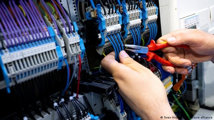 Electricians are also much sought after in Germany | Photo: Sven Hoppe/dpa/picture alliance