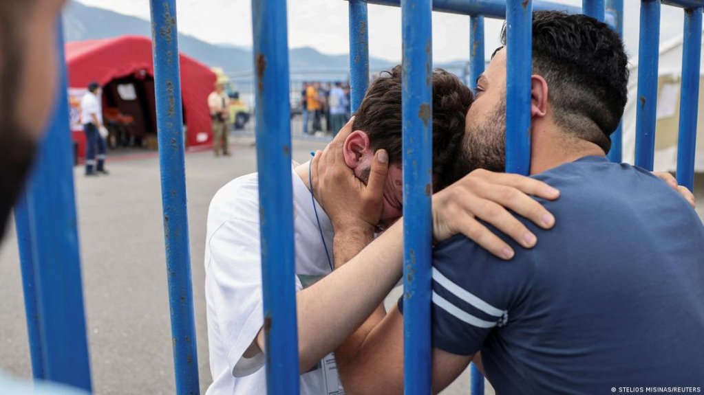 Eighteen-year-old Mohammed from Syria, one of the survivors, was reunited with his elder brother Fadi | Photo: Stelios Misanas / Reuters