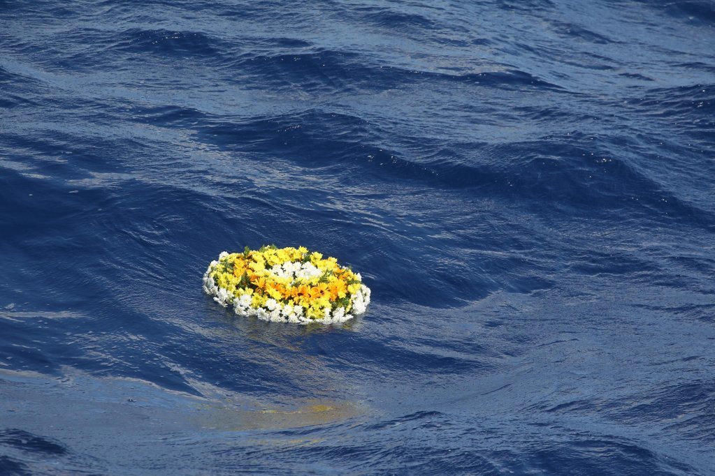 From file: A wreath is laid on the Mediterranean off Italy to commemorate just some of the thousands who have died over the years | Photo: ANSA