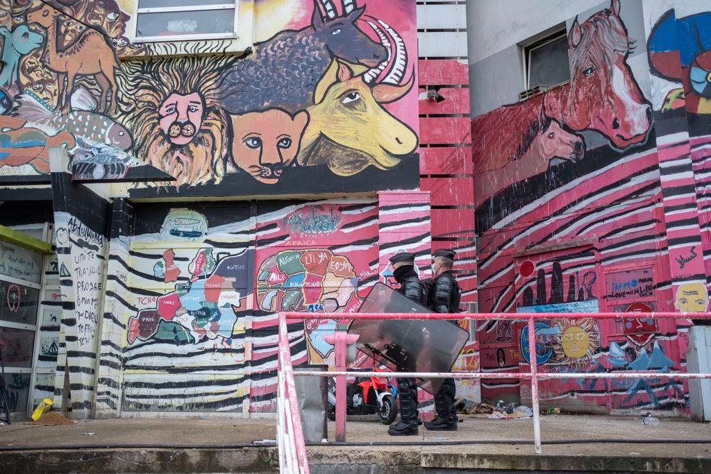 The run-down building housed hundreds of migrants | Photo : Aurélie Ruby