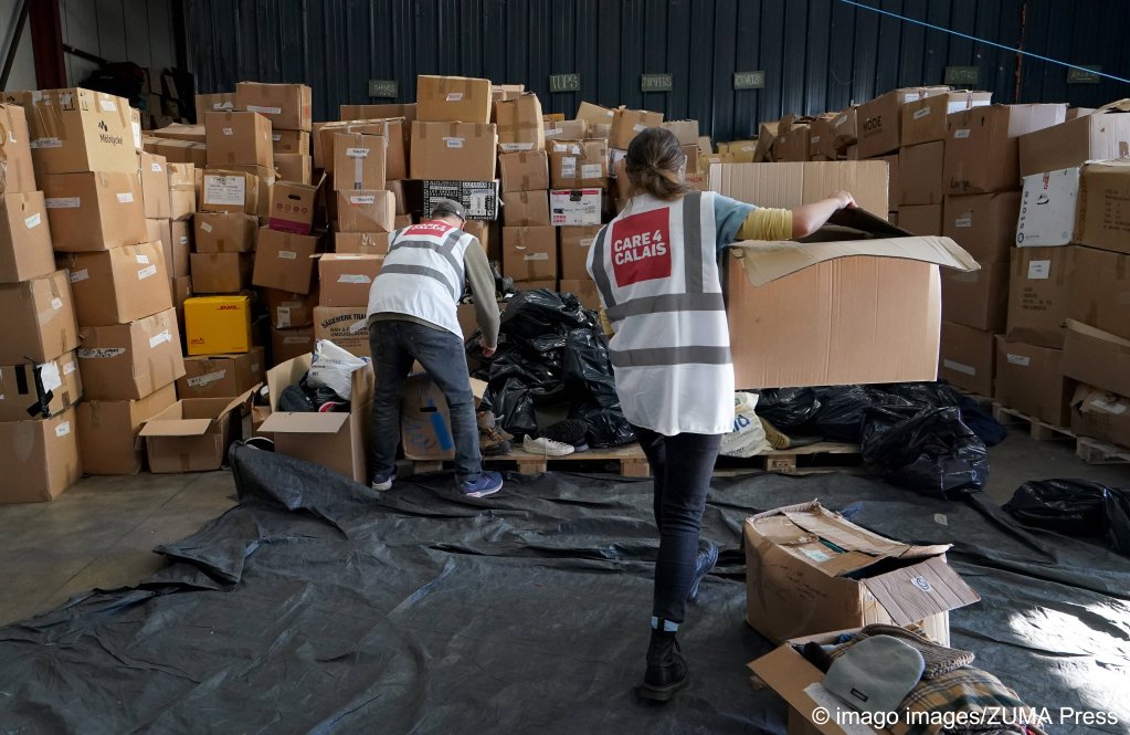 متطوعون في المنظمات الفرنسية بكاليه Photo: Gareth Fuller / Imago images / Zuma press