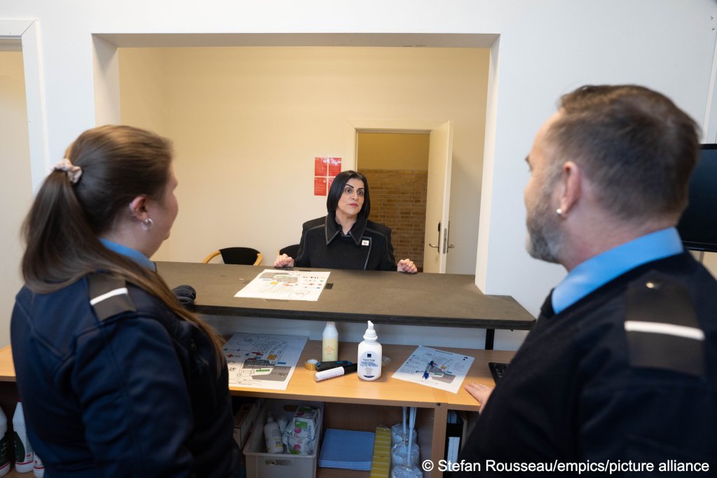 Britain's Home Secretary has begun to call the UK's asylum system 'broken' similar to her Conservative predecessors. She says her new measures will be 'firm but fair' | Photo: Stefan Rousseau/PA Wire / picture alliance