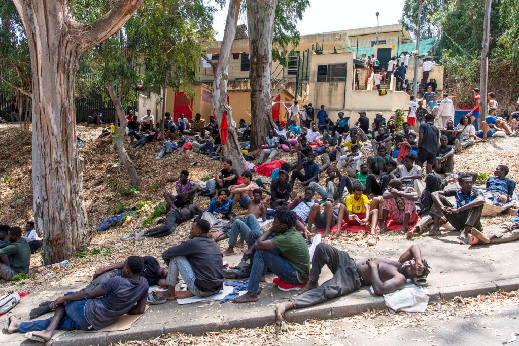 The surge of 80,000 young migrants from Morocco in Ceuta in late July was largely attributed to a targeted disinformation campaign| Photo: AP Photo/Antonio Sempere