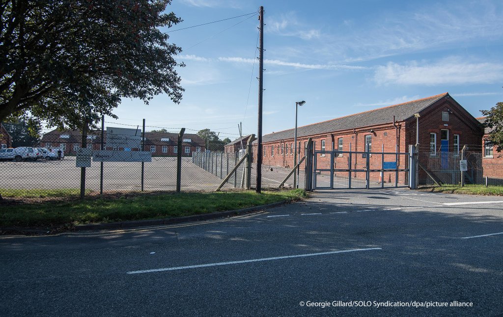 When the UK announced plans to house 400 people in a Second World War Army barracks in Folkestone, Kent. Local MP Damian Collins said he had 'great concerns'. | Photo: picture-alliance