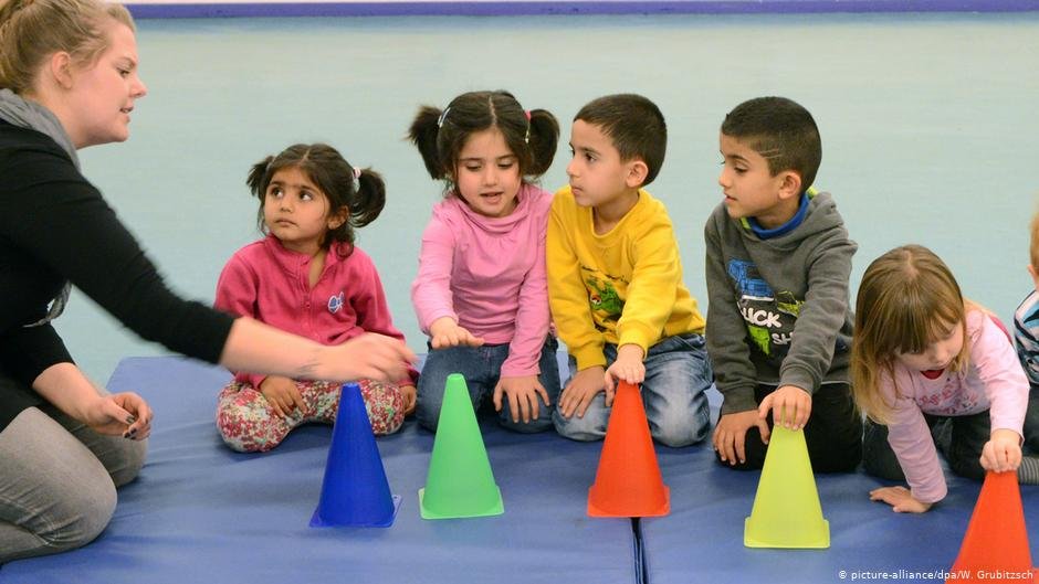 From file: Emerging research shows that children can distinguish racial differences before they can walk or talk indicating the need to introduce concepts about racial learning at an early stage | Photo: Picture-alliance/dpa/W.Grubitzsch