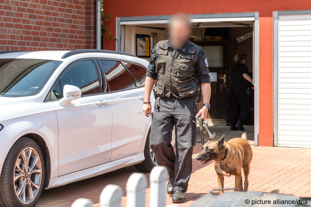 Photo used as illustration: Politically motivated crimes in Germany rose by 40 percent in 2024, and right-wing extremist motivated crimes rose by 48 percent, according to the German Federal Criminal Bureau (BKA) | Photo: Frank Hammerschmidt / picture alliance / dpa