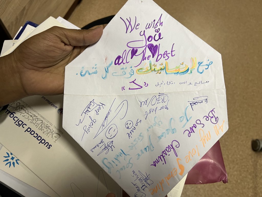 Farewell wishes from Saleh's classmates at Comboni College and palliative care volunteers in Sudan | Photo: Benjamin Bathke/InfoMigrants