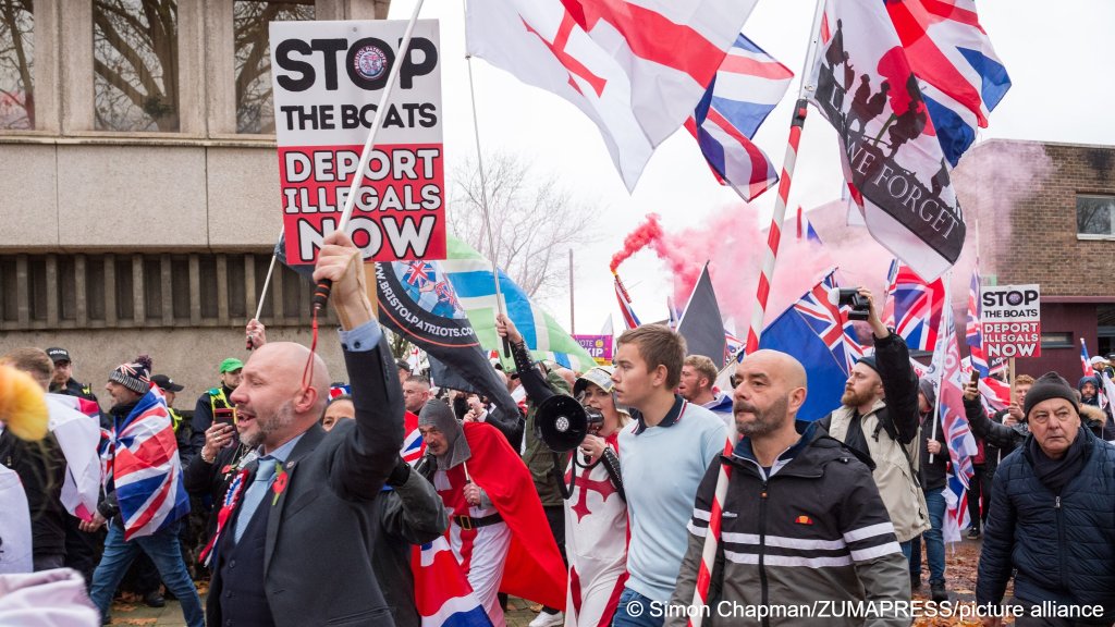 The UK has seen a wave of anti-migrant protests this year, often outside hotels housing migrants, like this one in Bristol in November 2025 | Photo: Simon Chapman/London News Pictures via ZUMA Press