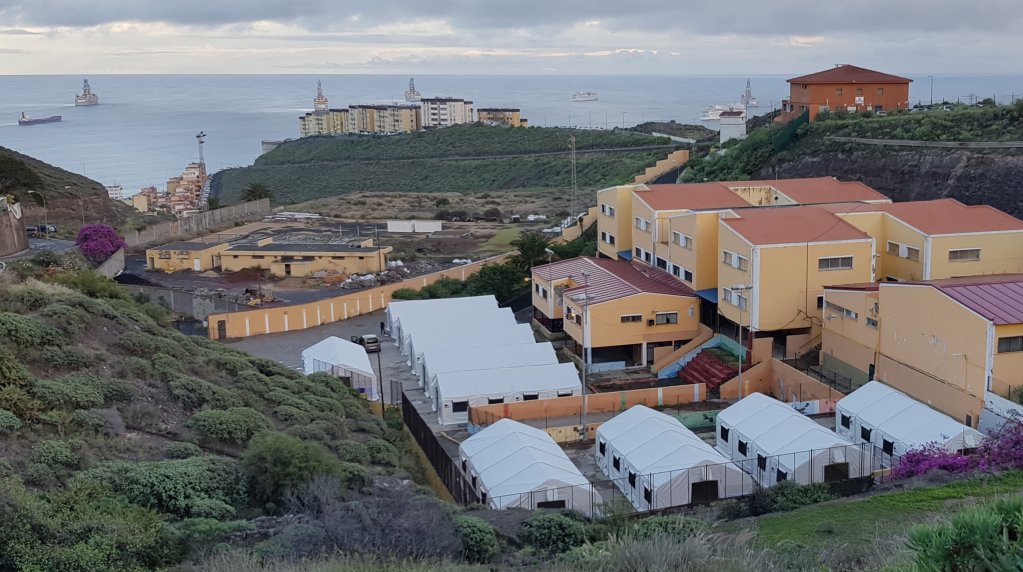 Spain closes controversial dock camp for migrants on Gran Canaria -  InfoMigrants