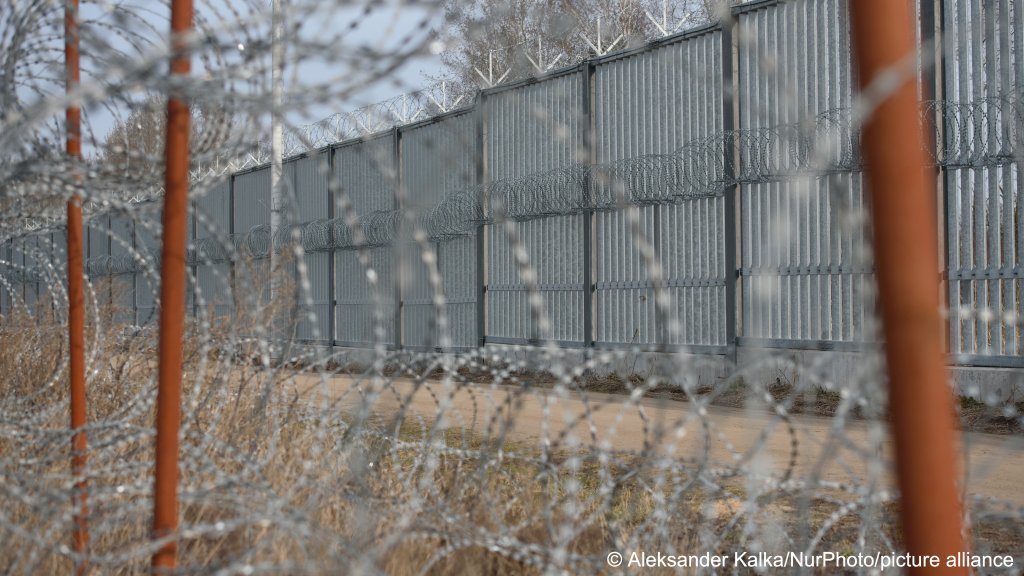File photo: The fence erected by the Polish government at the Polish- Belarusian border is pictured in Ozierany Male, Poland, on March 22, 2025 | Photo: Aleksander Kalka /picture-alliance