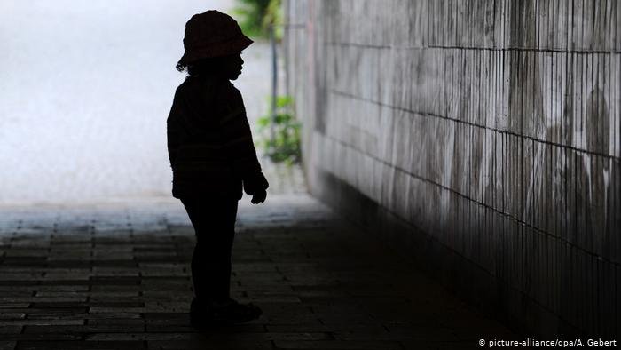 From file: An increasing number of unaccompanied minors seeking asylum in the UK have been waiting more than five years for a decision | Photo: picture-alliance/dpa/A. Gebert