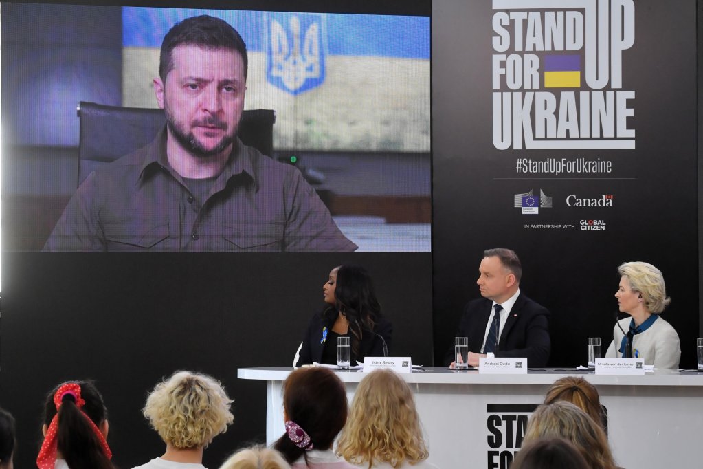 Ukrainian President Volodymyr Zelensky speaks during the 'Stand up for Ukraine' event in Warsaw, Poland, on April 9, 2022 | Photo: EPA/Piotr Nowak