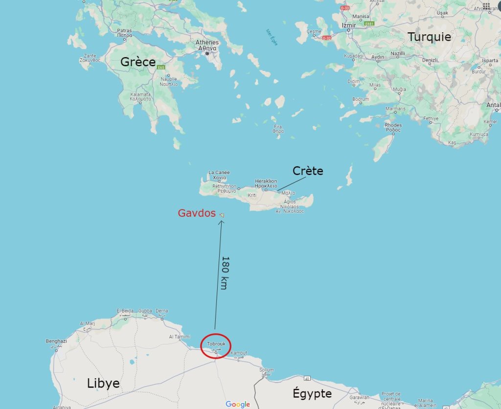 Pour rejoindre Gavdos, les migrants prennent la mer depuis Tobrouk, à l'est de la Libye. Crédit : Google Maps