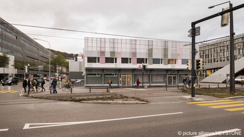 The Federal Asylum Centre Zurich, November 6, 2019. On November 1, 2019, the State Secretariat for Migration (SEM) opened the new Federal Asylum Centre Zurich in the former industrial quarter of Zurich | Photo: picture alliance/KEYSTONE