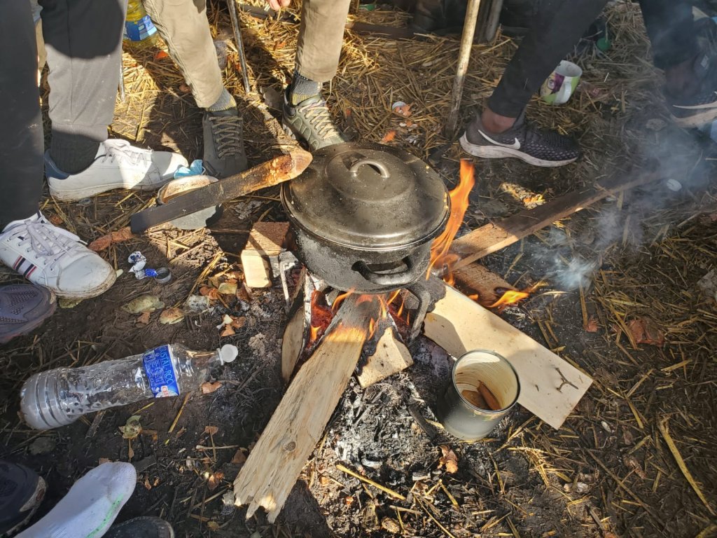 In Ouistreham, about 50 Sudanese migrants are surviving in makeshift shelters set among the trees | Photo: InfoMigrants