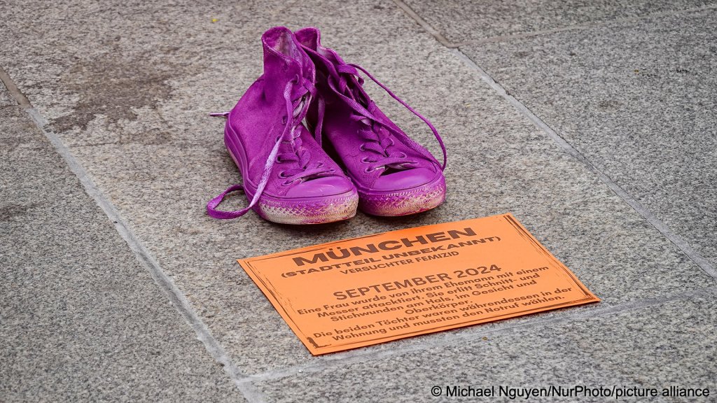 A protest installation with shoes represents victims of femicide during International Women's Day at Marienplatz in Munich, Bavaria, Germany, on March 8, 2026 | Photo: Michael Nguyen/NurPhoto