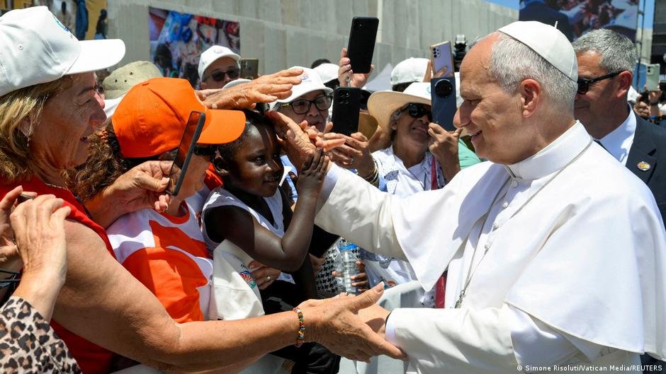 Leo urged authorities in countries where migrants flee to improve security and economic conditions | Photo: Simone Risoluti/Vatican Media/REUTERS