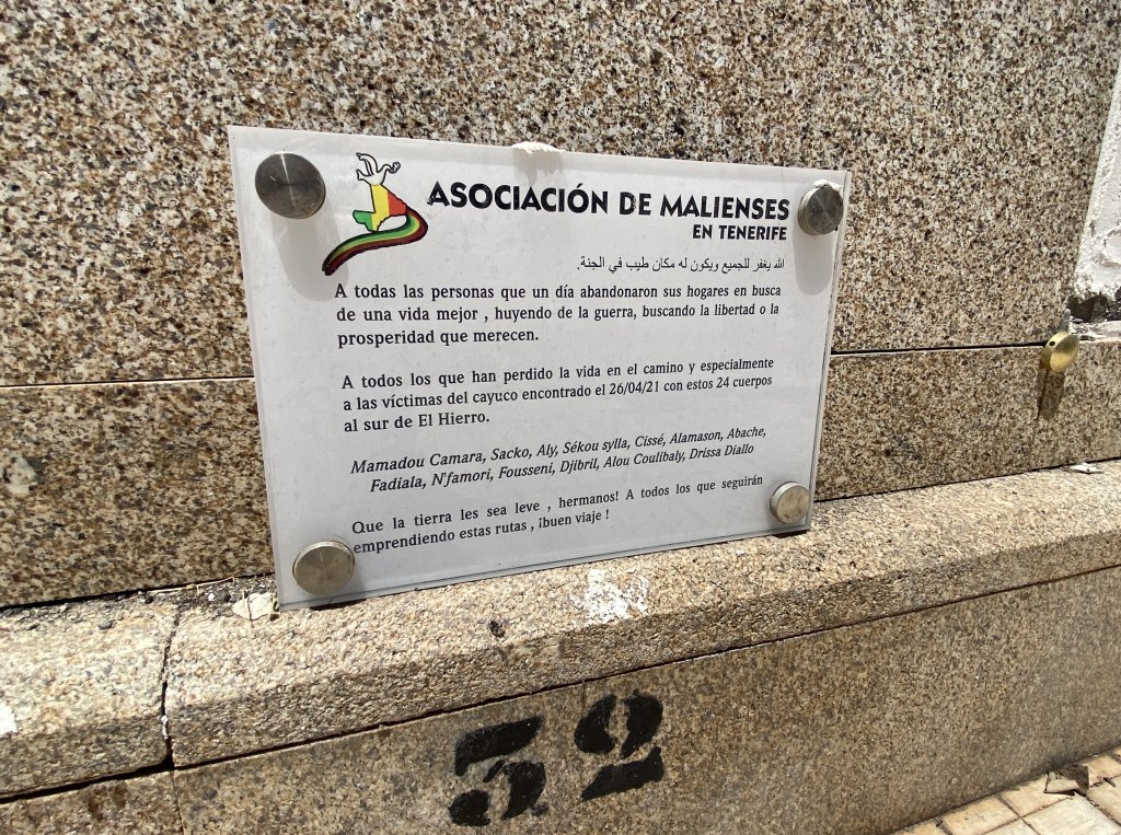 A plaque by the Association of Malians in the cemetery of Santa Cruz de Tenerife. Photo: InfoMigrants