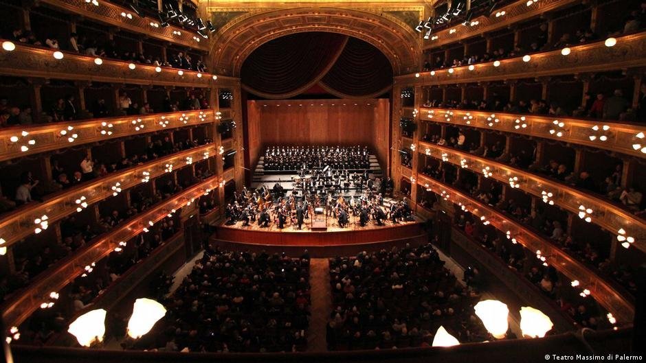 La chorale Arc-en-ciel chantant au Teatro Massimo. Crédit : Teatro Massimo di Palermo