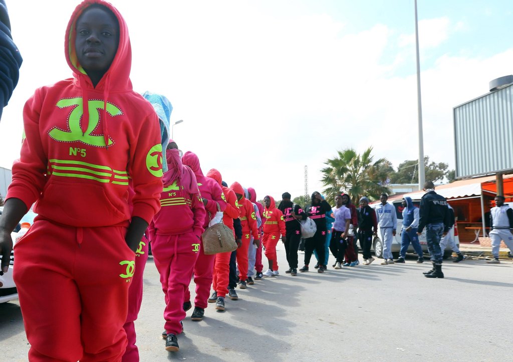 File photo used as illustration: In Tripoli, migrants wait to be repatriated under the IOM voluntary returns program in 2017 | Photo: Imago
