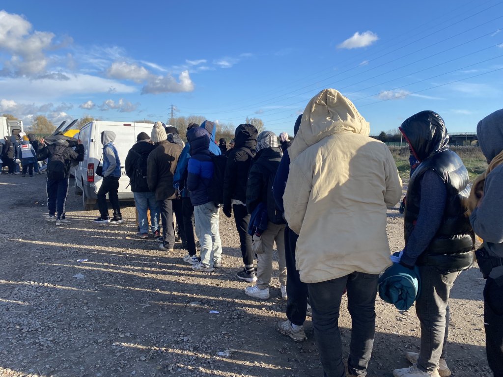 Migrants line up for food near the Loon-Plage camp in November 2024 | Photo: InfoMigrants
