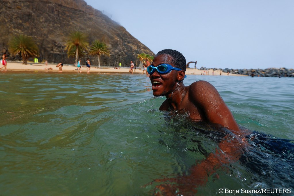 Mamadou M Bathily enjoys taking a quick break a few meters off shore, before continuing with the project | Photo: Borja Suarez/Reuters