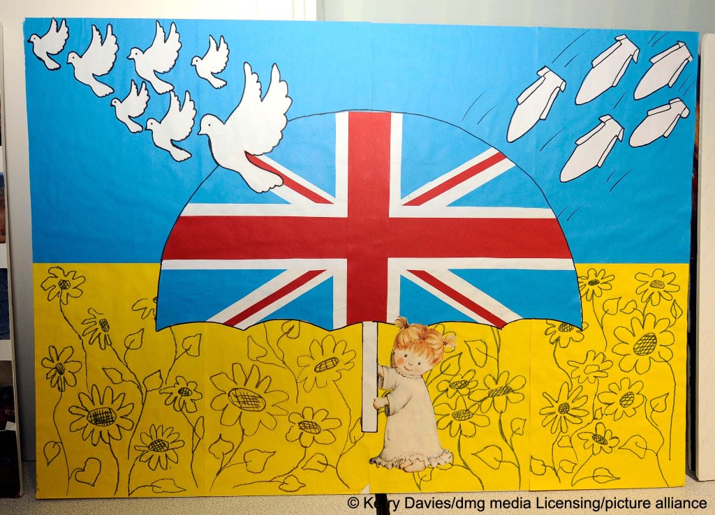 File photo used as illustration: Critics of the new government policy say that Britain should be proud of its role sheltering those fleeing war and persecution and that a path to citizenship also offers a path to integration | Photo: Kerry Davies / dmg media Licensing / picture alliance