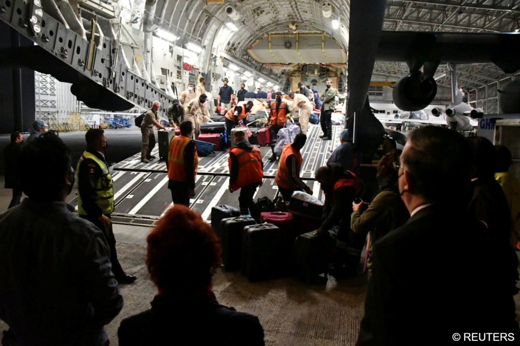 The Afghan journalists arrived with their families in Mexico City | Photo: Reuters
