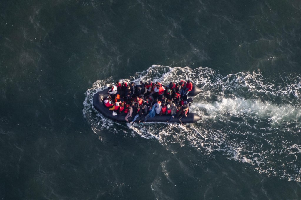 File photo: An aerial shot by French border police shows migrants on a smuggling dinghy attempting to cross the English Channel from Le Touquet, northern France | Photo: SAMEER AL-DOUMY/AFP