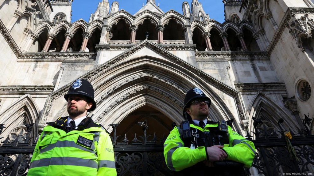 The court decision handed down by the High Court in London gives the Eritrean asylum seeker a reprieve of only two weeks | Photo: Toby Melville/Reuters