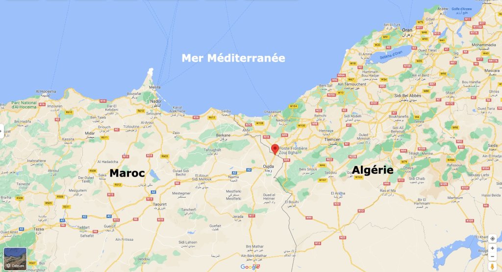 La frontière entre l'Algérie et le Maroc est fermée depuis 1994. Le poste de Zouj Bghal a rouvert exceptionnellement pour faciliter le rapatriement des migrants décédés. Crédit : Google map