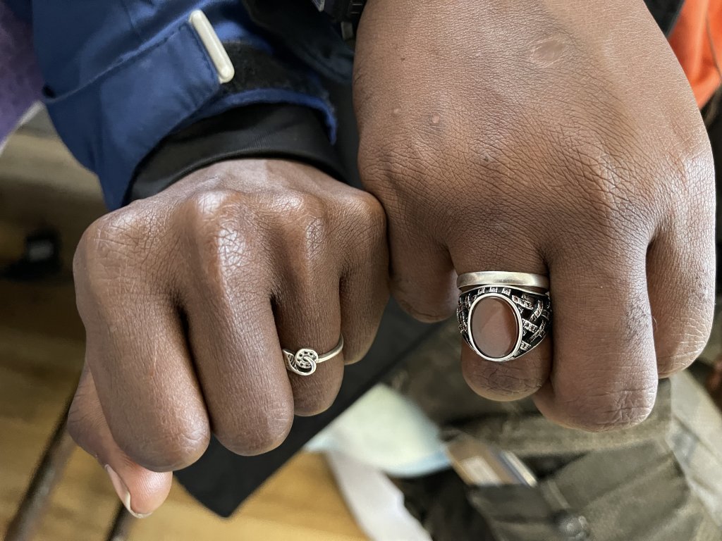 Mohamed and Israa bought two rings, their wedding rings, for 200 Turkish liras (about 10 euros) | Photo: InfoMigrants