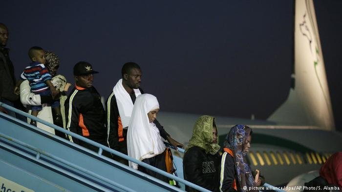 File photo: Migrants returning to Lagos, Nigeria | Photo: picture alliance/dpa/AP Photo/S. Alamba