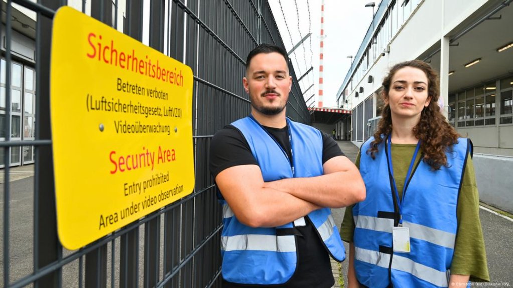 Mert Sayim and his colleague Judith Fisch spend a lot of time at airports observing deportations | Photo: Christoph Bild/Diakonie RWL