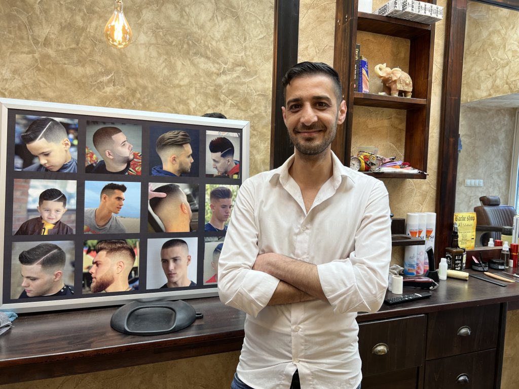 A Syrian barber who has settled in Sofia, Bulgaria. He crossed the Bulgarian-Turkish border in 2015 with a group of Syrians who all continued on to Germany except him. June 24, 2023. | Photo: Sou-Jie van Brunnersum/InfoMigrants