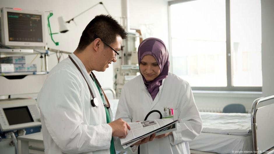 The NHS and care sectors, made up of many migrant professionals, also continue to face staffing shortages  | Photo : picture alliance 