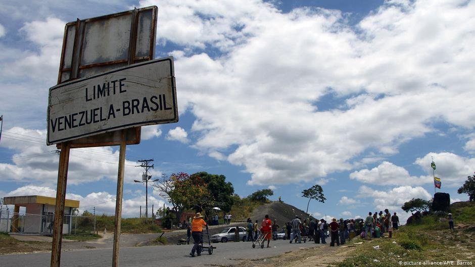 From file: Refugees crossing the border from Venezuela in Roraima state in northern Brazil | Photo: Picture-alliance/AP/E.Barros
