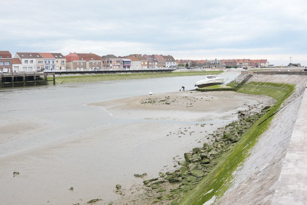 The Aa canal in northern France. The canal goes all the way to the English Channel | Photo: Dana Alboz / InfoMigrants