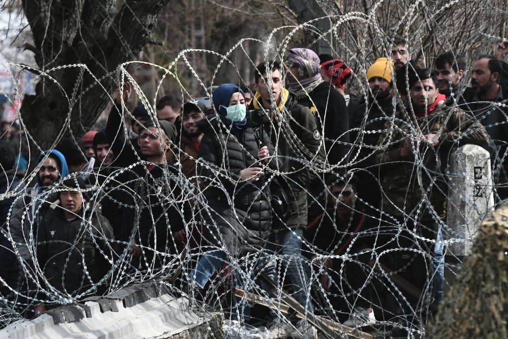 در سال گذشته میلادی، هزاران پناهجو از ترکیه به مرزهای یونان هجوم بردند