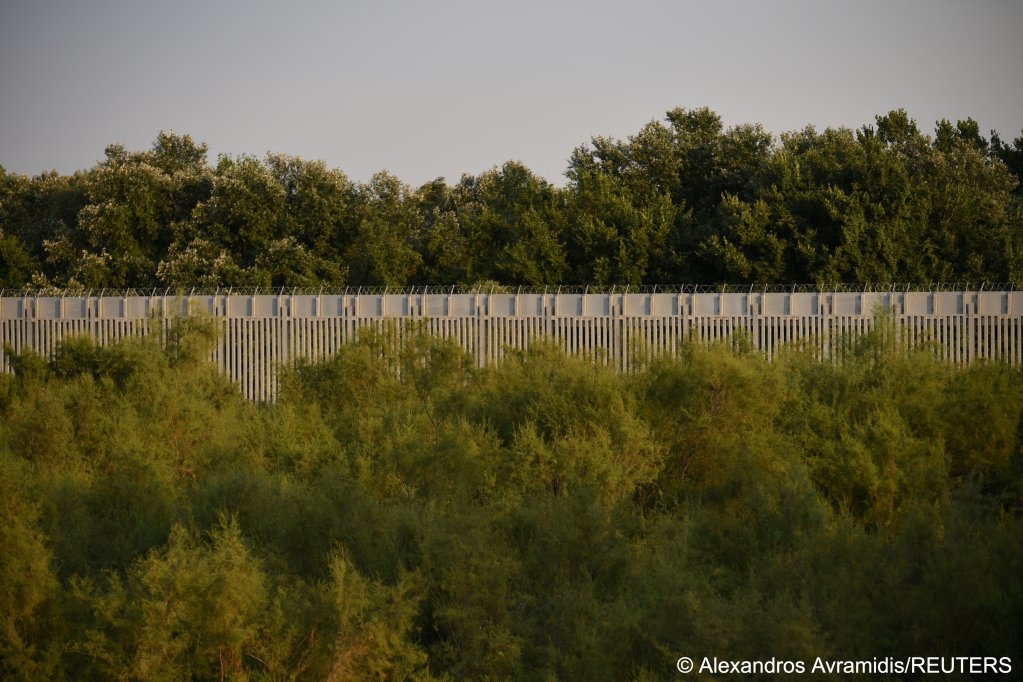 جانب من السياج الحدودي بين اليونان وتركيا، في الكسندروبوليس، اليونان ، 10 أغسطس ، 2021. التقطت الصورة في 10 أغسطس ، 2021 | الصورة: رويترز / الكسندروس أفراميديس