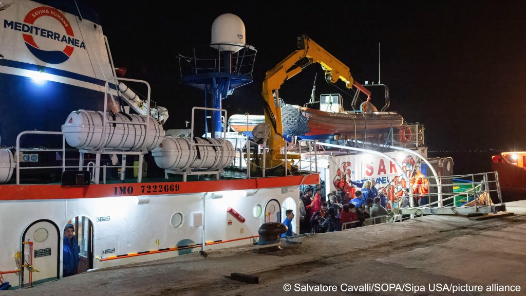 The Mare Jonio ship operated by the NGO Mediterranean Saving Humans arrived in Pozzallo and disembarked 113 people on Monday night | Photo by Salvatore Cavalli / SOPA Images/Sipa USA