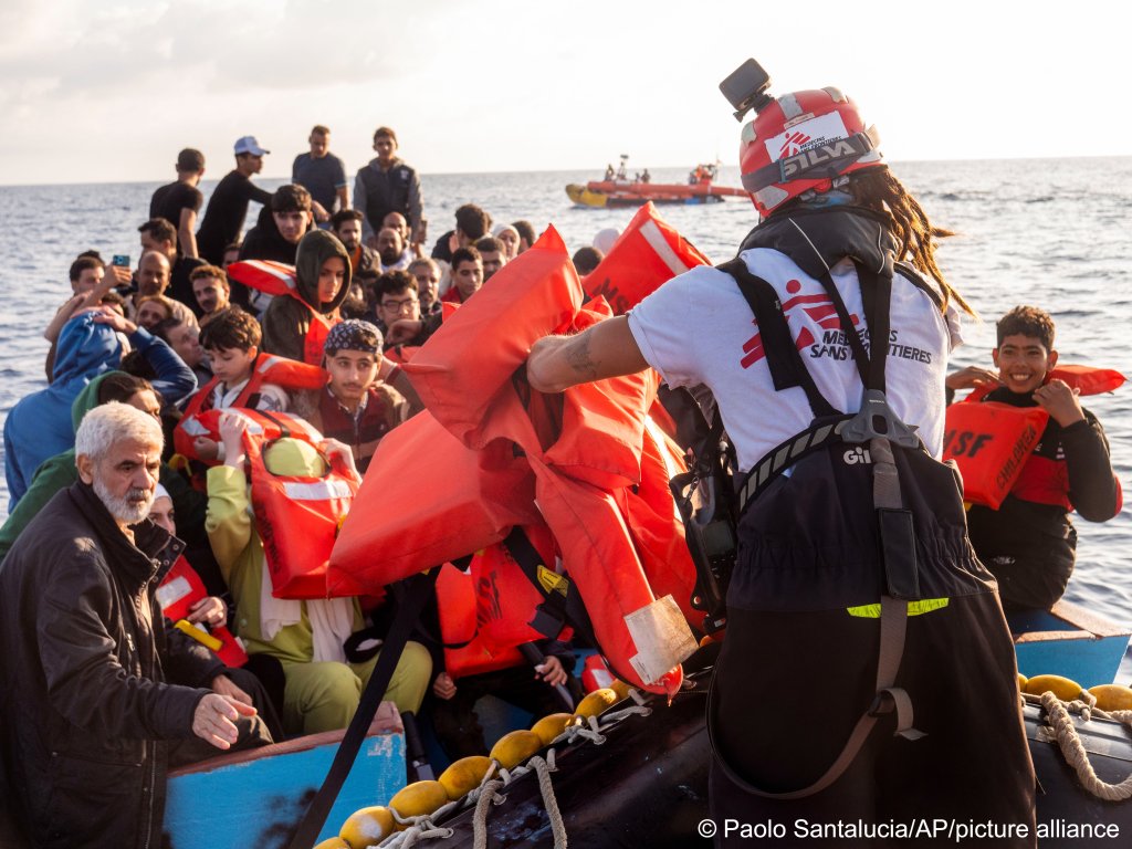 File photo used as illustration: MSF works in Libya, on rescue ships in the Mediterranean and helping migrants in Italy, many of whom say they suffered in Libya before arriving | Photo: Paolo Santalucia / MSF / picture alliance