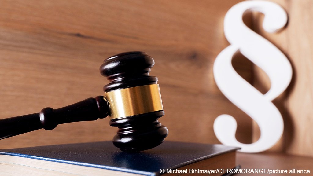 File photo used as illustration: Some of the messages sent from the defendant to the victim were used to convict him in court | Photo: picture-alliance