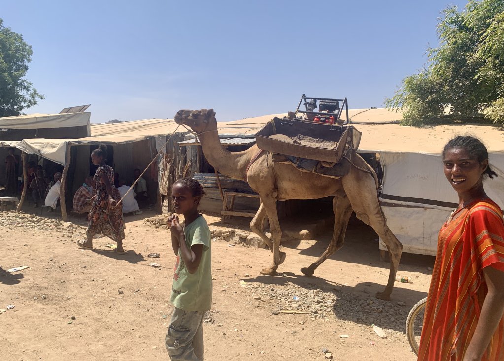 The Hitsats camp is bordered by a few shops, some of which are run by displaced people | Photo: Marlène Panara / InfoMigrants