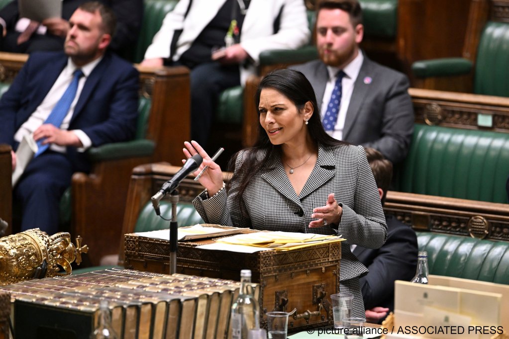 Britain's Home Secretary Priti Patel makes a statement to MPs in the House of Commons, London, Wednesday, June 15, 2022 about the UK's Rwanda policy after the first flight was grounded | Photo: Jessica Taylor / UK Parliament via AP / picture alliance