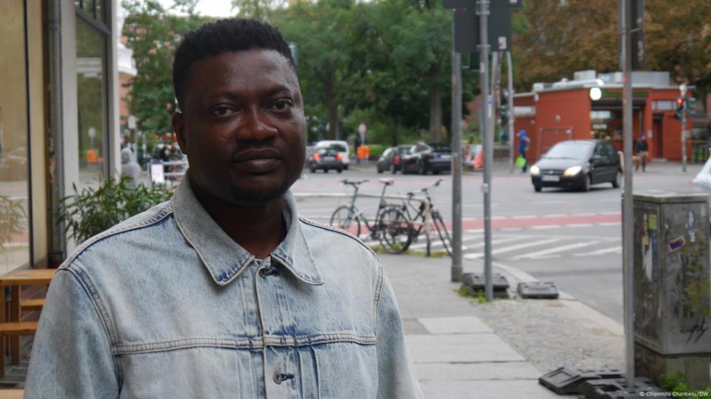 De Souza, a health care worker, says he is sometimes confronted with racism at work | Photo: Chiponda Chimbelu/DW