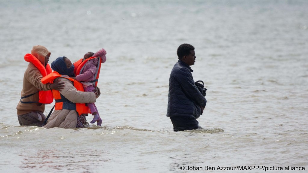 Departure of migrants by 'taxi- boat' with young children on the beach of Dannes on June 15, 2026 | Photo: Johan Ben Azzouz/PA Wire