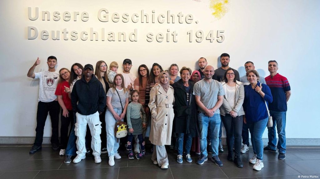 Participants in an integration course with lecturer Petra Martin in Bonn (9th from right) in 2025 at the House of History in Bonn | Photo: Petra Martin
