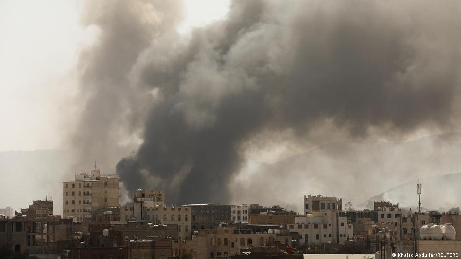 A deadly fire broke out at a migrant detention center in Sanaa, Yemen on March 7, 2021 | Photo: Khaled Abdullah/REUTERS
