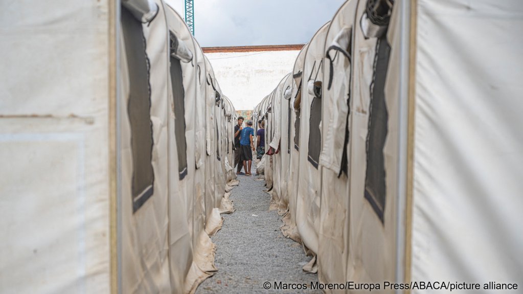 In Ceuta, many migrants have been sleeping rough since arriving in late July. This picture shows a new reception center set up by the authorities in Los Rosales, Ceuta, on 14 September 2026. Hundreds of migrants who had been living on the streets were recently transferred to the tent city | Photo: Marcos Moreno/Europa Press /ABACA/picture alliance